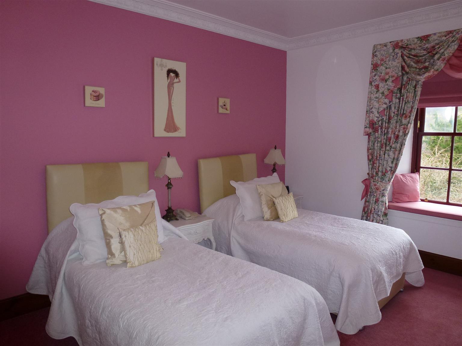 Glenspean Lodge Hotel Roybridge Room photo